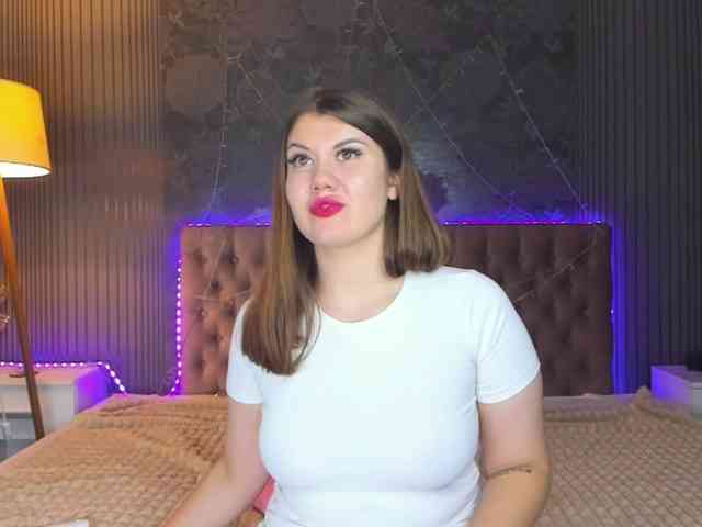 NikkiBust webcam