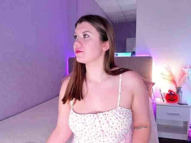 NikkiBust webcam