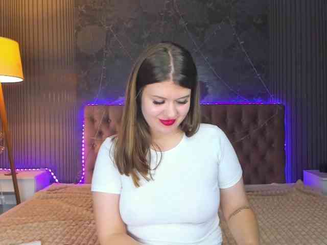 NikkiBust webcam