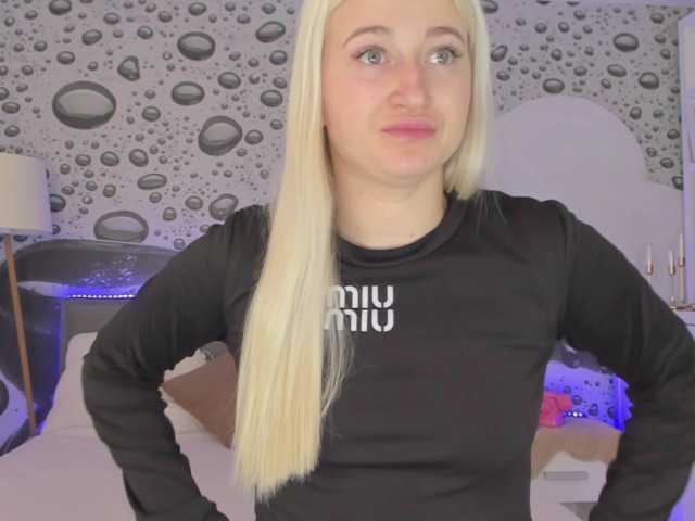 HollyTaillor's BongaCams show and profile