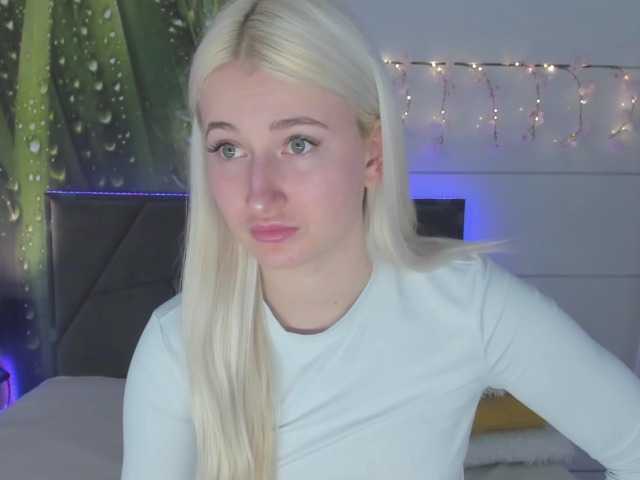 HollyTaillor's BongaCams show and profile