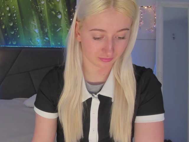 HollyTaillor's BongaCams show and profile