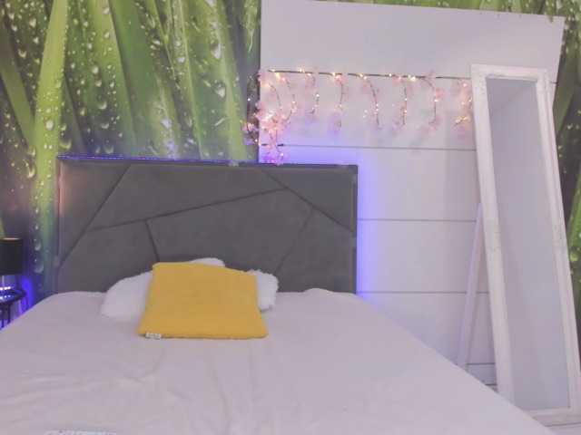 HollyTaillor's BongaCams show and profile