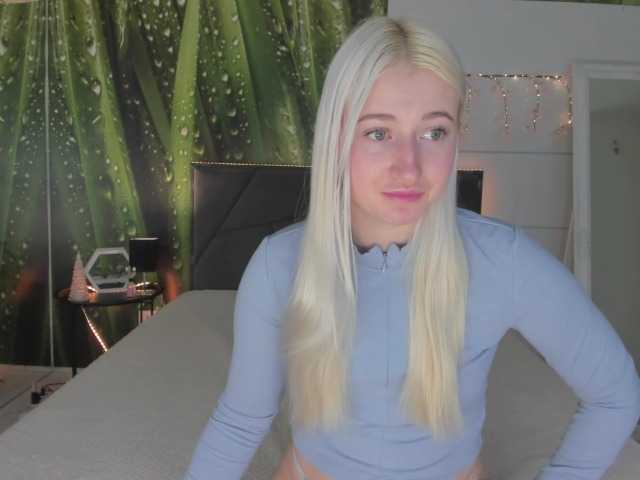 HollyTaillor's BongaCams show and profile