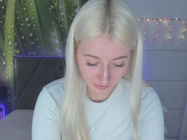 HollyTaillor's BongaCams show and profile