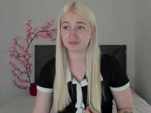 HollyTaillor's BongaCams show and profile