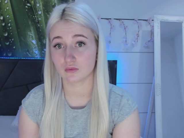 HollyTaillor's BongaCams show and profile