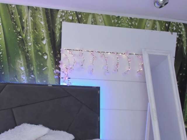 HollyTaillor's BongaCams show and profile