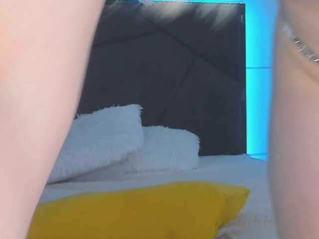 HollyTaillor's BongaCams show and profile