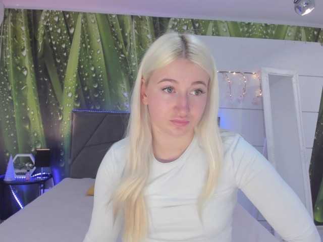 HollyTaillor's BongaCams show and profile