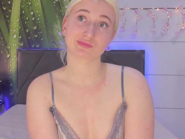 HollyTaillor's BongaCams show and profile