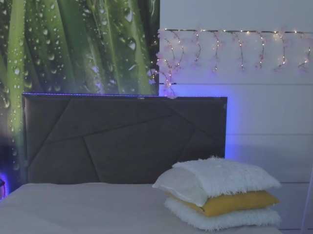 HollyTaillor's BongaCams show and profile