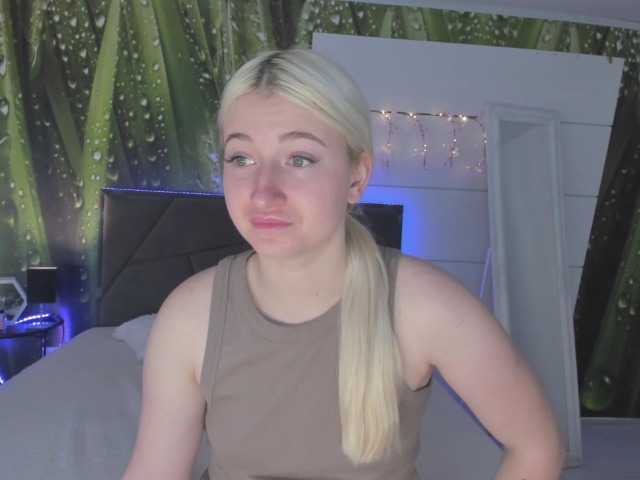 HollyTaillor's BongaCams show and profile