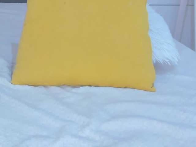 HollyTaillor's BongaCams show and profile