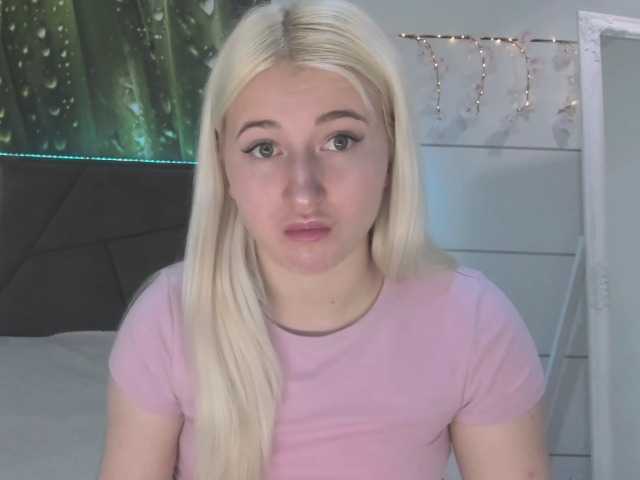 HollyTaillor's BongaCams show and profile