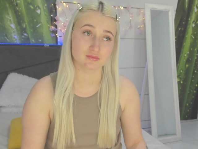 HollyTaillor's BongaCams show and profile