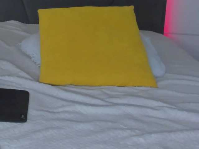 HollyTaillor's BongaCams show and profile