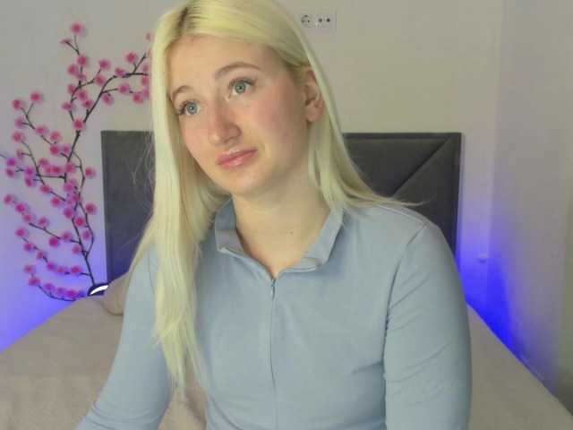 HollyTaillor's BongaCams show and profile