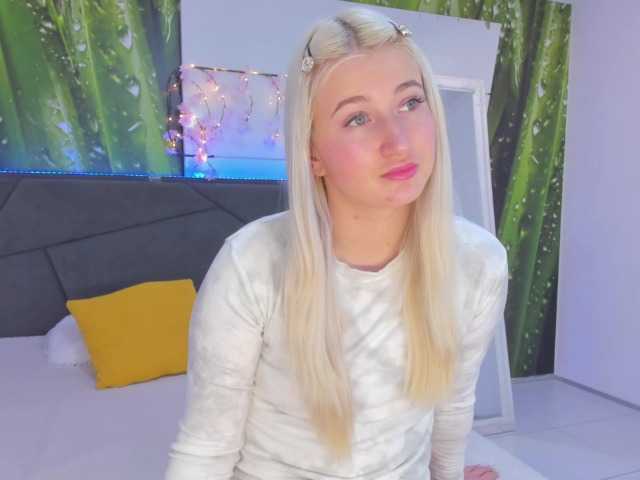 HollyTaillor's BongaCams show and profile