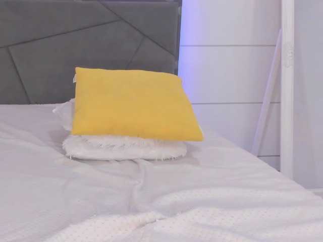 HollyTaillor's BongaCams show and profile