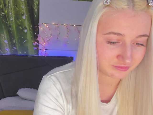 HollyTaillor's BongaCams show and profile