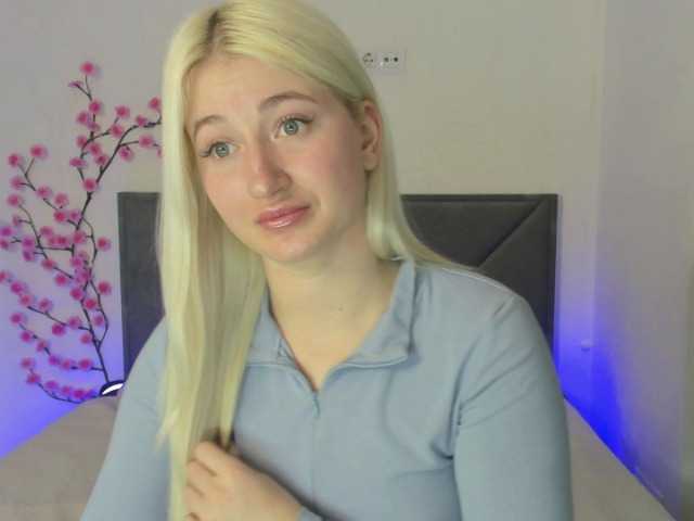 HollyTaillor's BongaCams show and profile