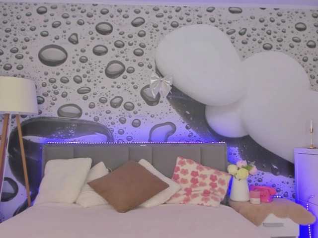 HollyTaillor's BongaCams show and profile