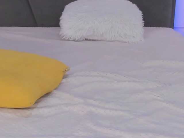 HollyTaillor's BongaCams show and profile