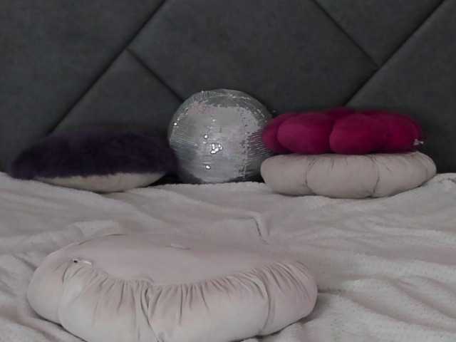 HollyTaillor's BongaCams show and profile