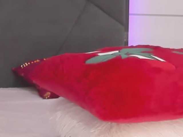 HollyTaillor's BongaCams show and profile