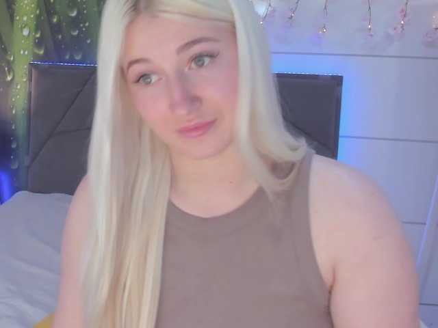 HollyTaillor's BongaCams show and profile