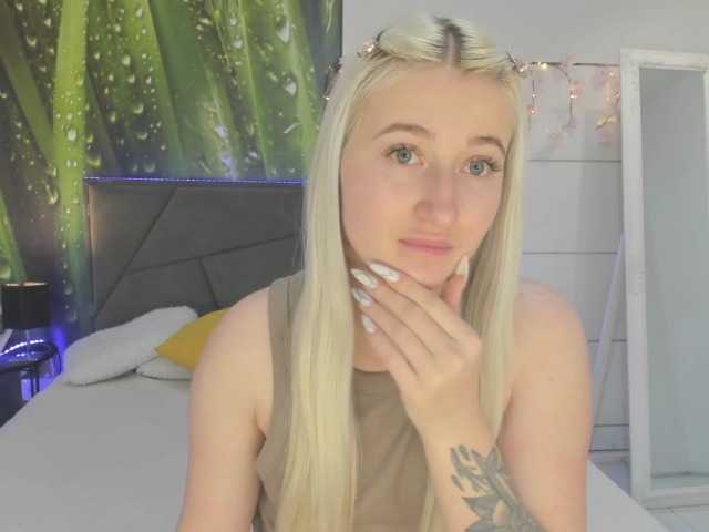 HollyTaillor's BongaCams show and profile