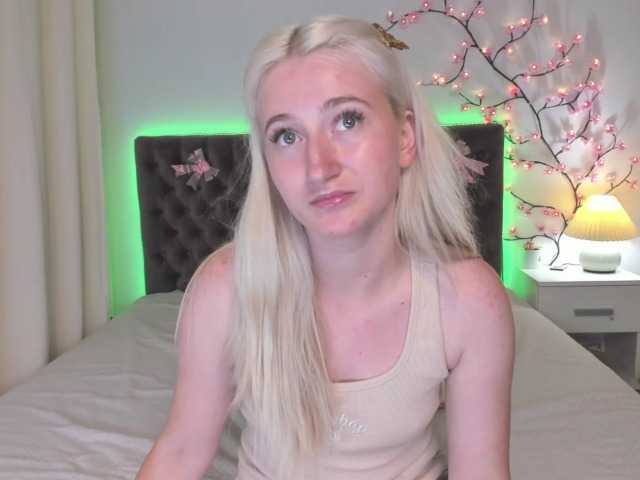 Discover HollyTaillor from BongaCams