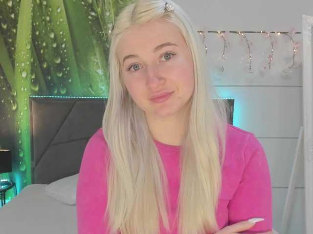 HollyTaillor's BongaCams show and profile