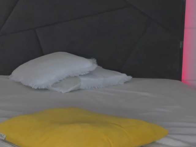 HollyTaillor's BongaCams show and profile