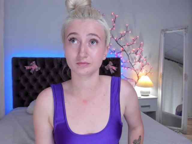 HollyTaillor webcam