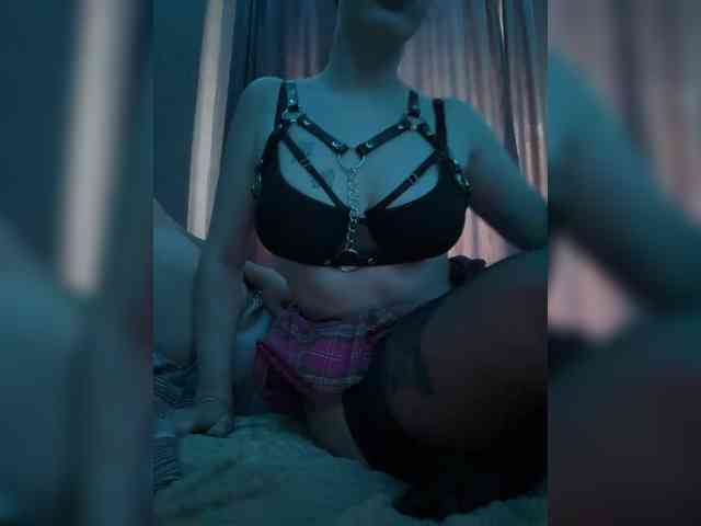 MilaMil28 webcam