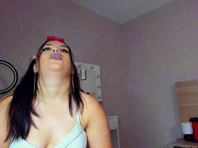 ashlyn-peaks webcam