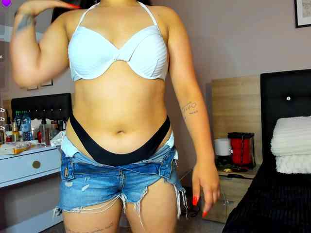ashlyn-peaks webcam