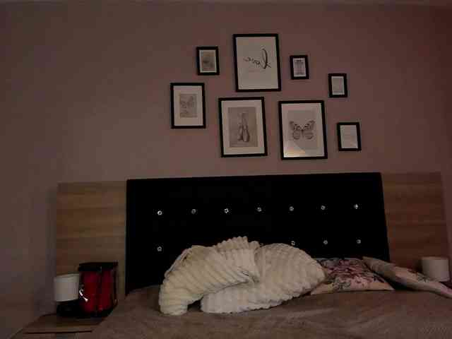 ashlyn-peaks webcam