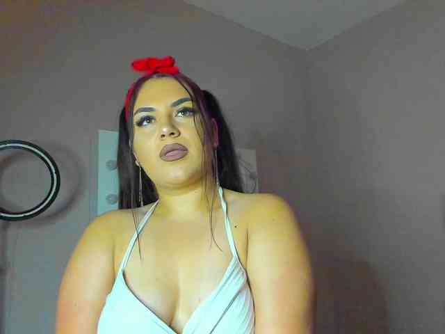 ashlyn-peaks webcam