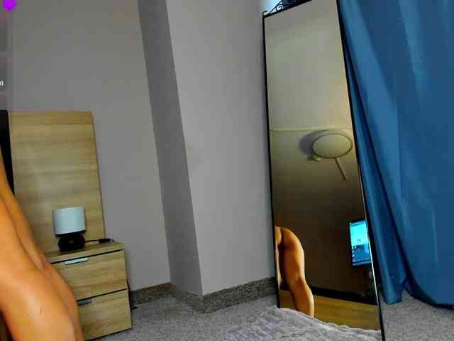 ashlyn-peaks webcam