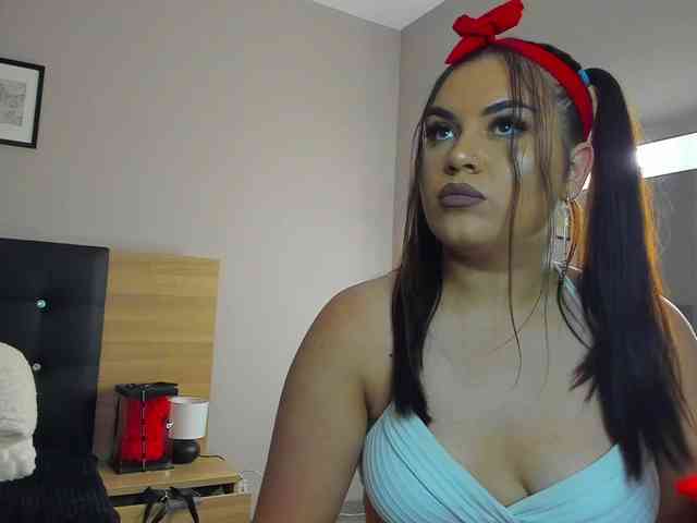 ashlyn-peaks webcam