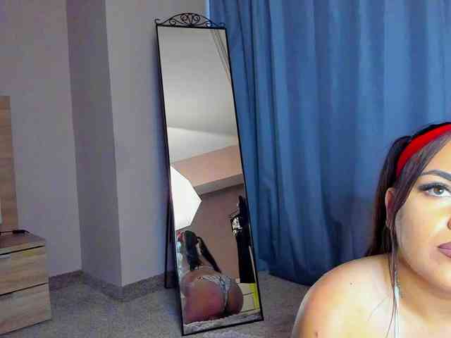 ashlyn-peaks webcam