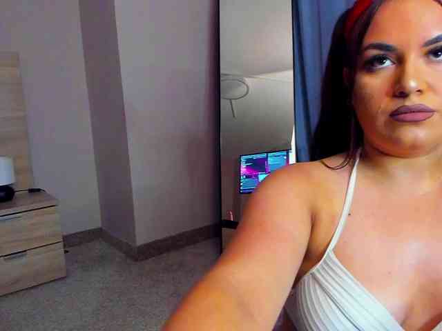 ashlyn-peaks webcam