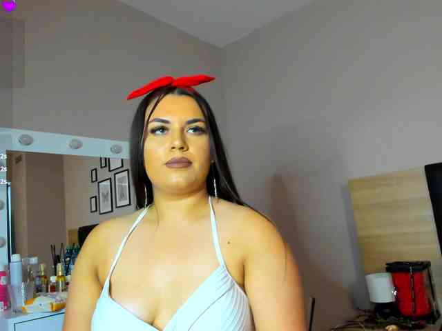 ashlyn-peaks webcam