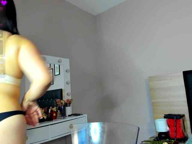 ashlyn-peaks webcam