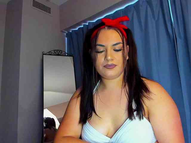 ashlyn-peaks webcam