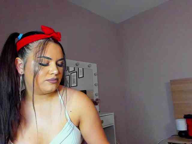 ashlyn-peaks webcam