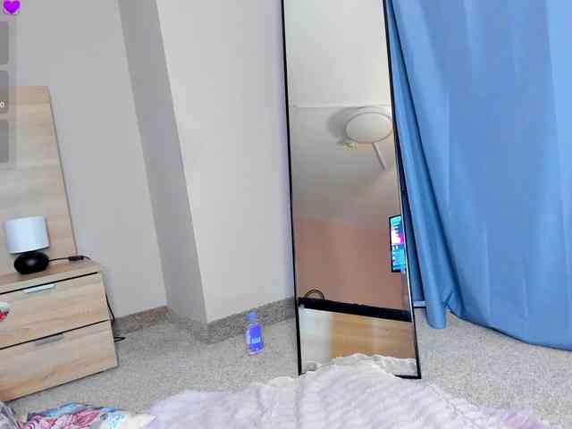 ashlyn-peaks webcam